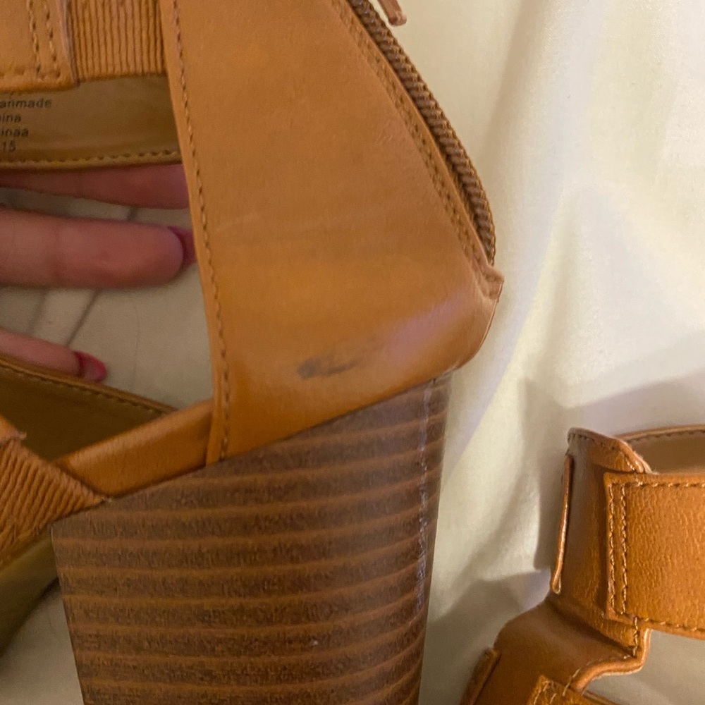 Short heels - Picture 2 of 5